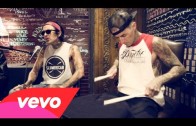 Yelawolf Performs An Acoustic Version of “Till It’s Gone” With Travis Barker, Bones Owens & DJ Klever