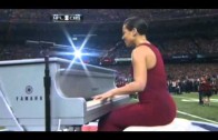 Alicia Keys „Sings National Anthem at Super Bowl XLVII”