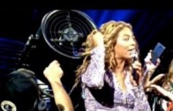 Beyonce Gets Her Hair Caught In A Fan Mid-Concert