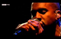 Kanye West Performs „Blood On The Leaves” Live On Jools Holland